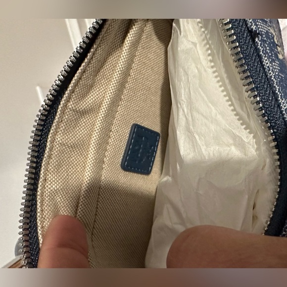 Aren Shoulder Bag in Vintage Monogram Jacquard - Picture 5 of 7